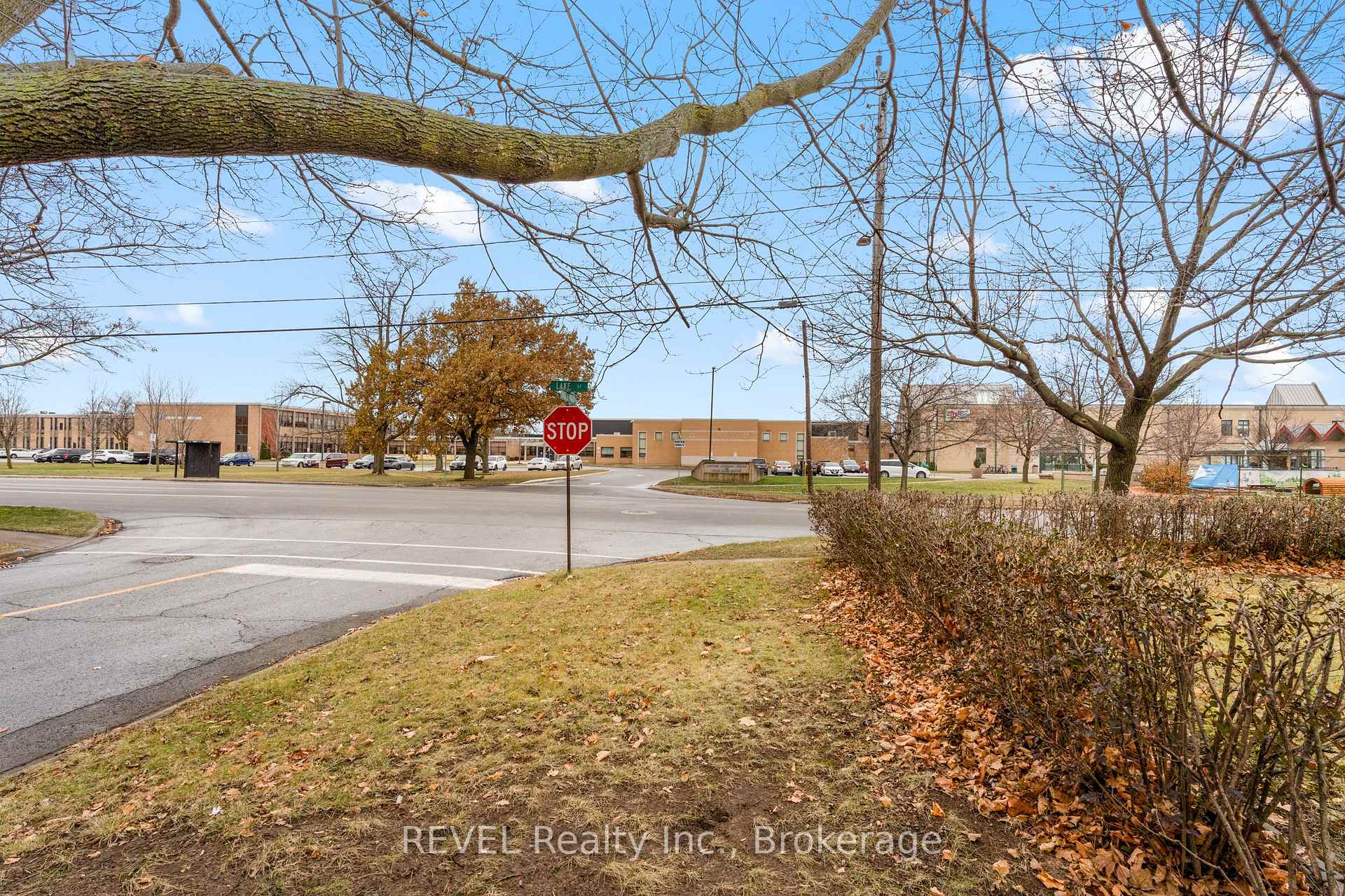 Photo 3 of 1 Prince Edward Drive, St. Catharines, Lakeport — HOMEH