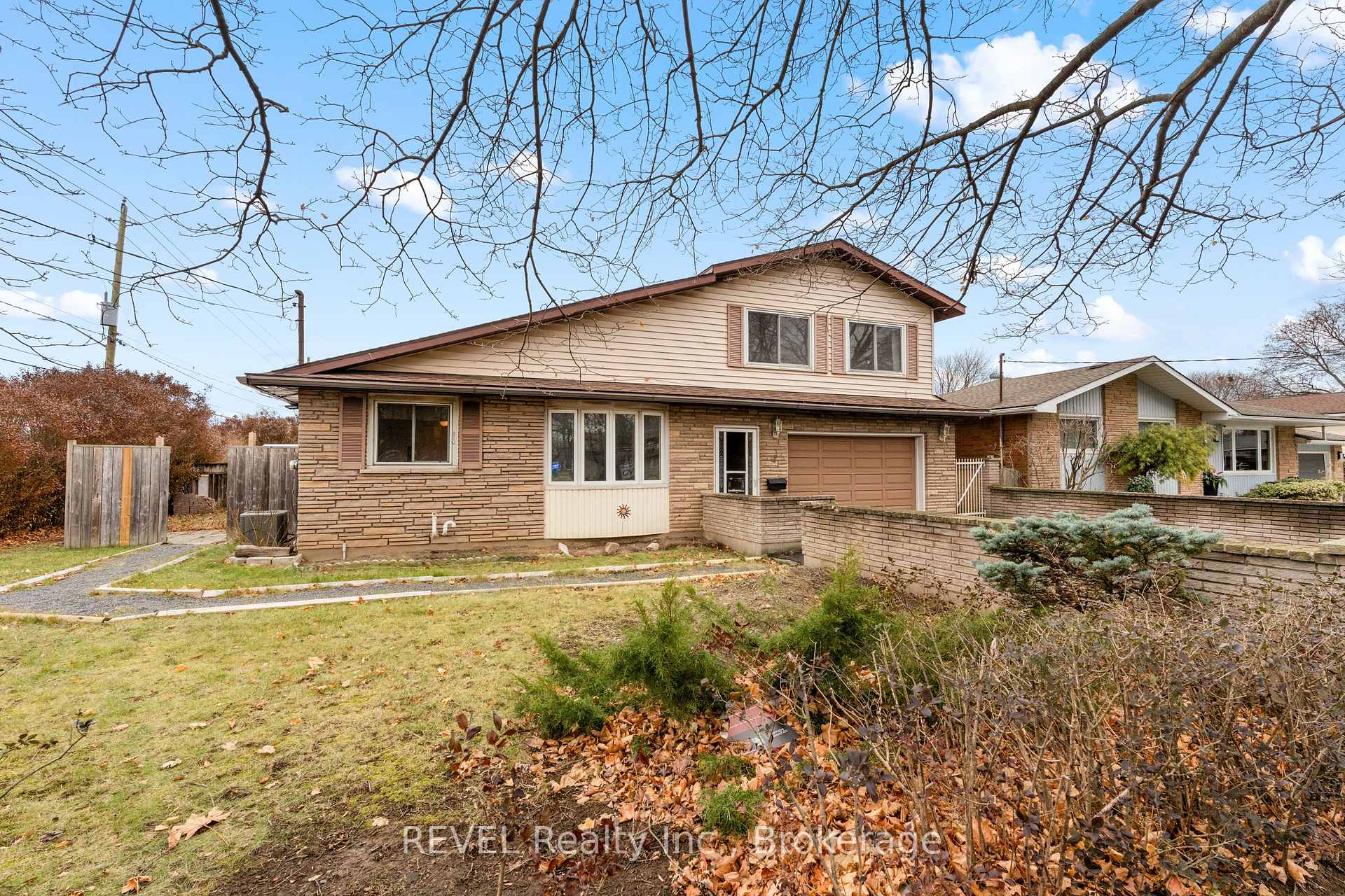 Photo 4 of 1 Prince Edward Drive, St. Catharines, Lakeport — HOMEH