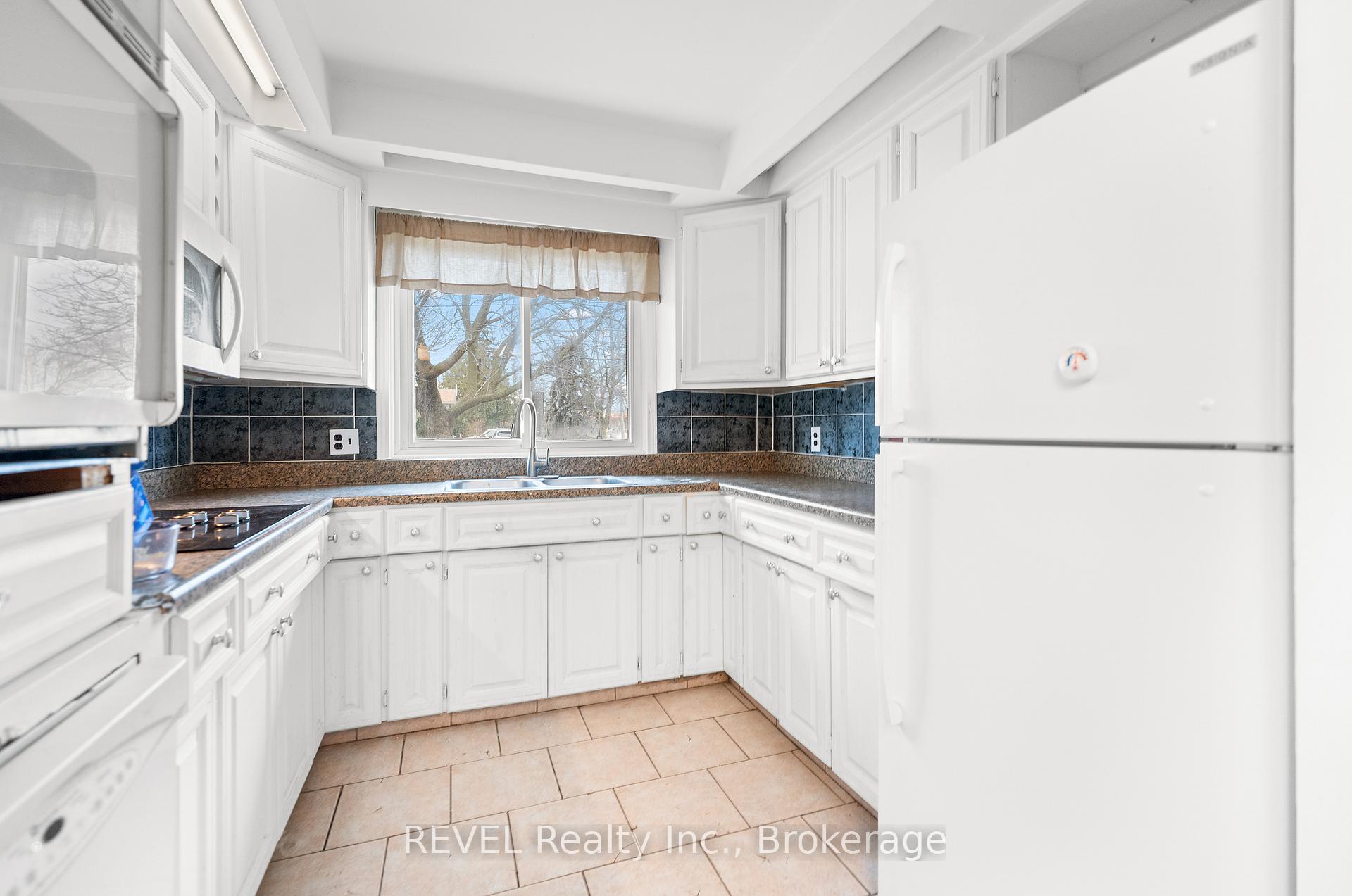 Photo 10 of 1 Prince Edward Drive, St. Catharines, Lakeport — HOMEH