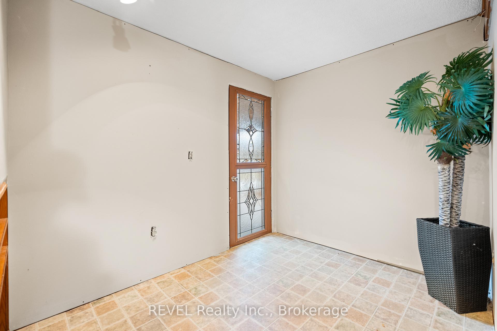 Photo 13 of 1 Prince Edward Drive, St. Catharines, Lakeport — HOMEH