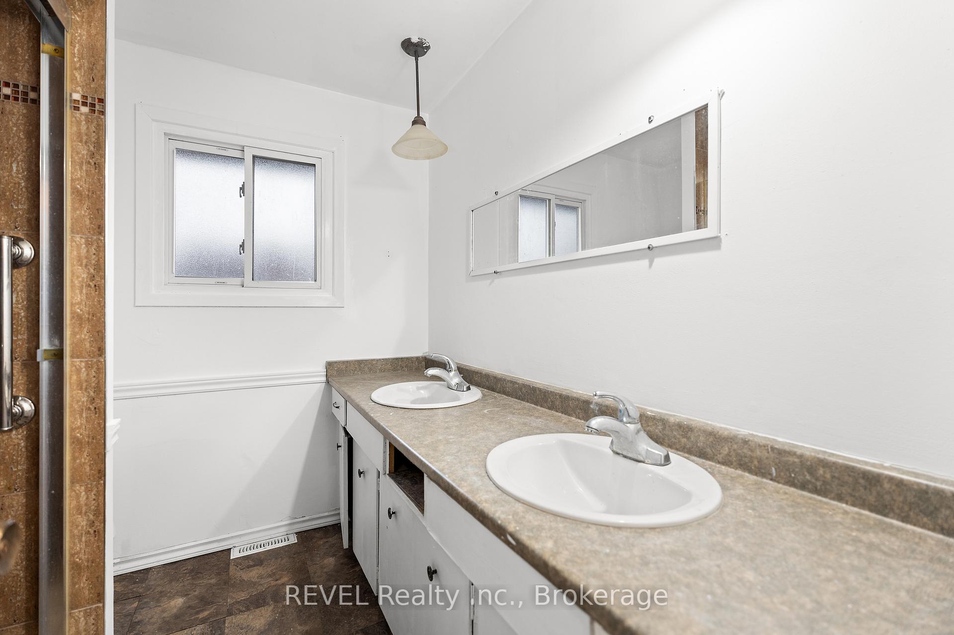 Photo 18 of 1 Prince Edward Drive, St. Catharines, Lakeport — HOMEH