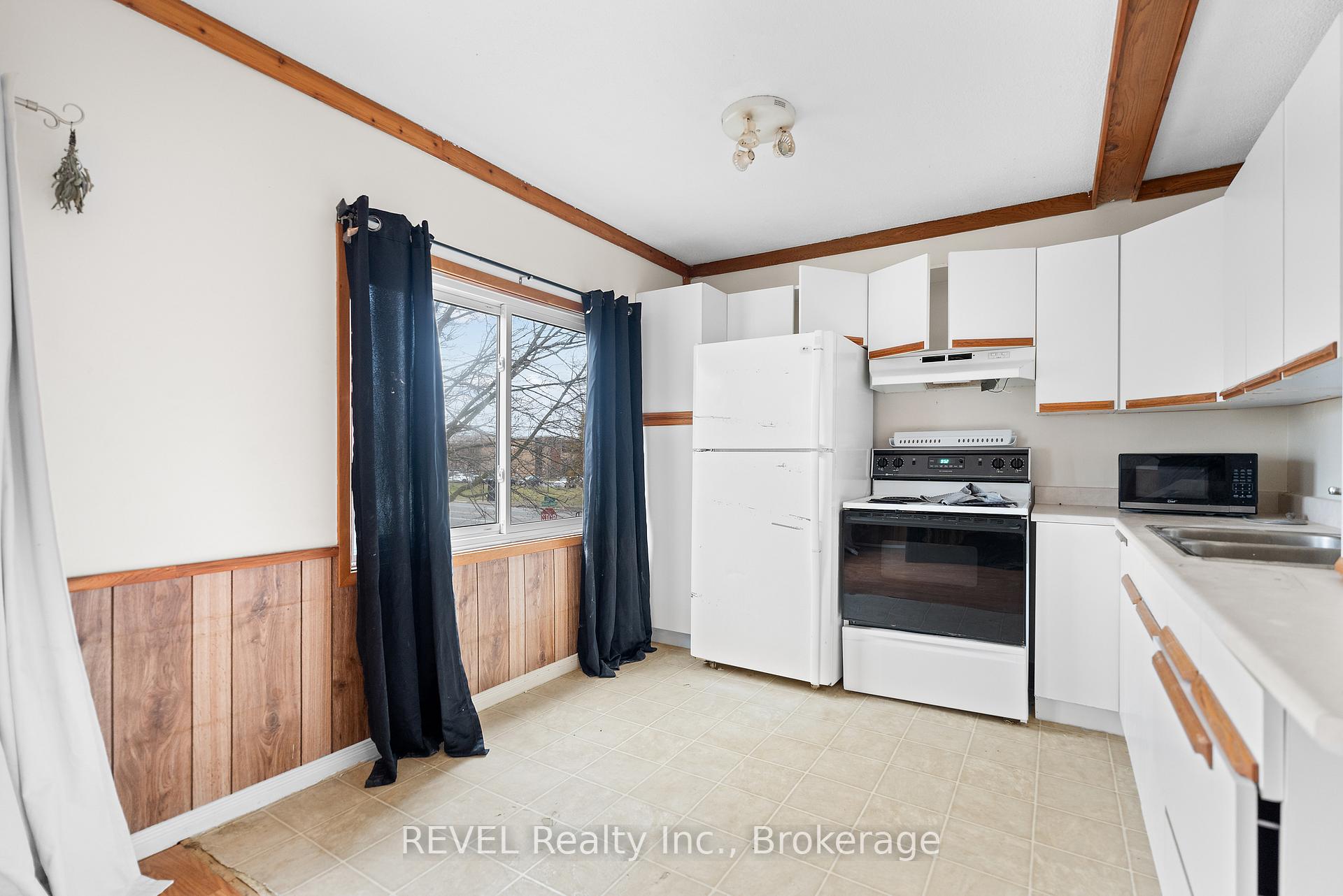 Photo 23 of 1 Prince Edward Drive, St. Catharines, Lakeport — HOMEH
