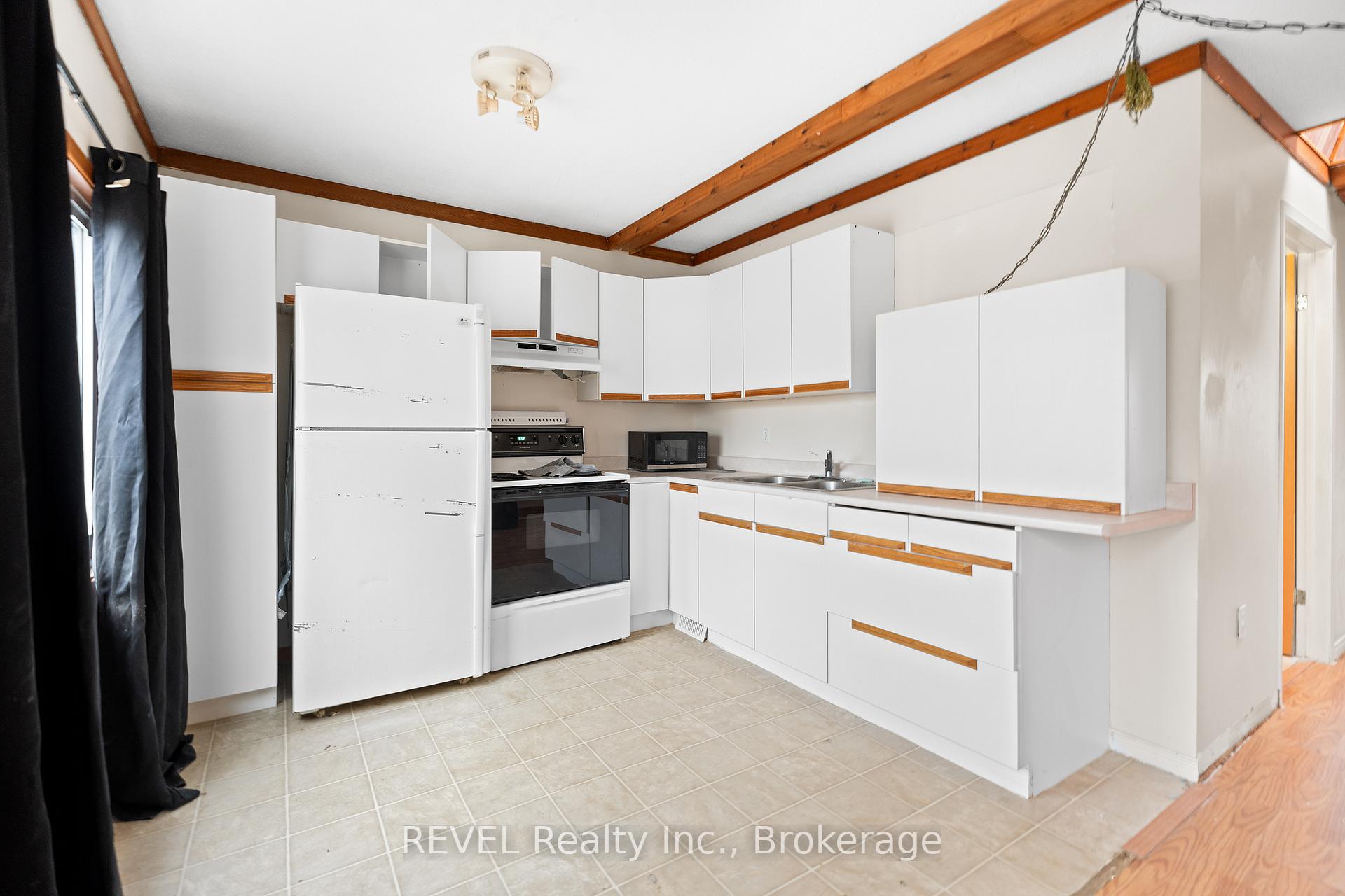 Photo 24 of 1 Prince Edward Drive, St. Catharines, Lakeport — HOMEH