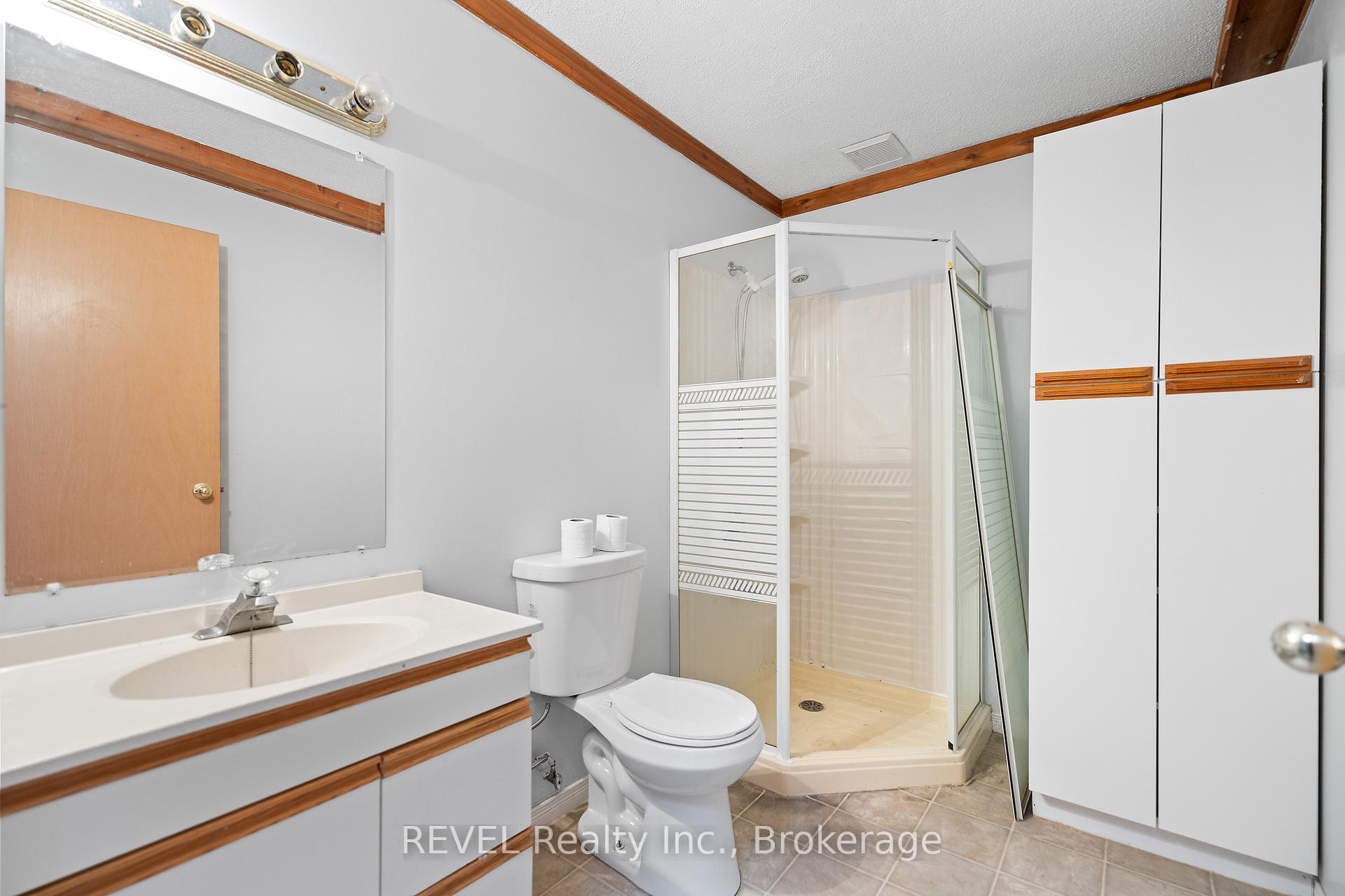 Photo 25 of 1 Prince Edward Drive, St. Catharines, Lakeport — HOMEH