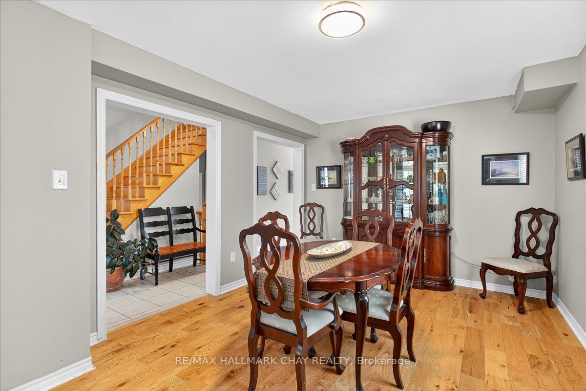 Photo 7 of 35 Diana Way, Barrie, Innis-Shore — HOMEH