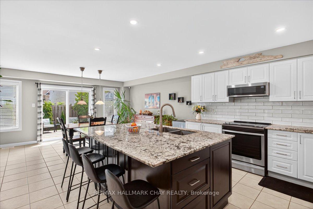 Photo 9 of 35 Diana Way, Barrie, Innis-Shore — HOMEH