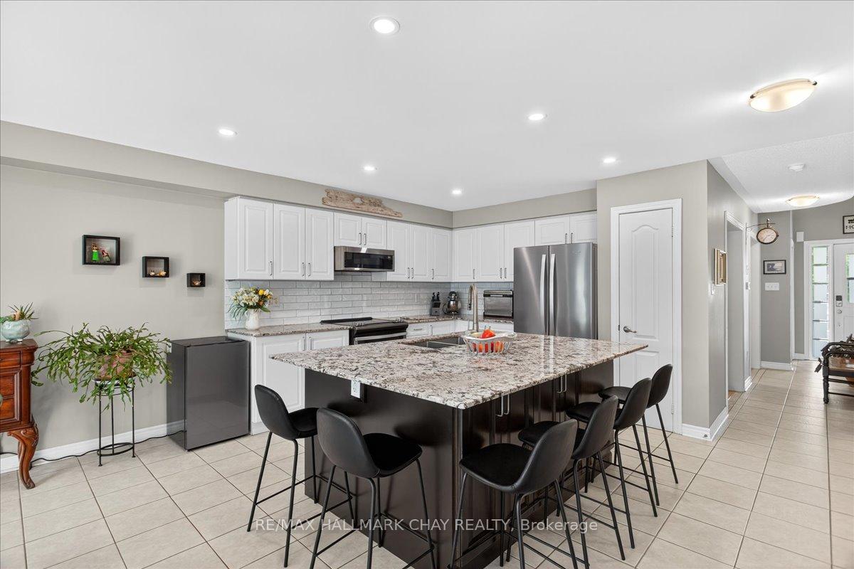 Photo 18 of 35 Diana Way, Barrie, Innis-Shore — HOMEH