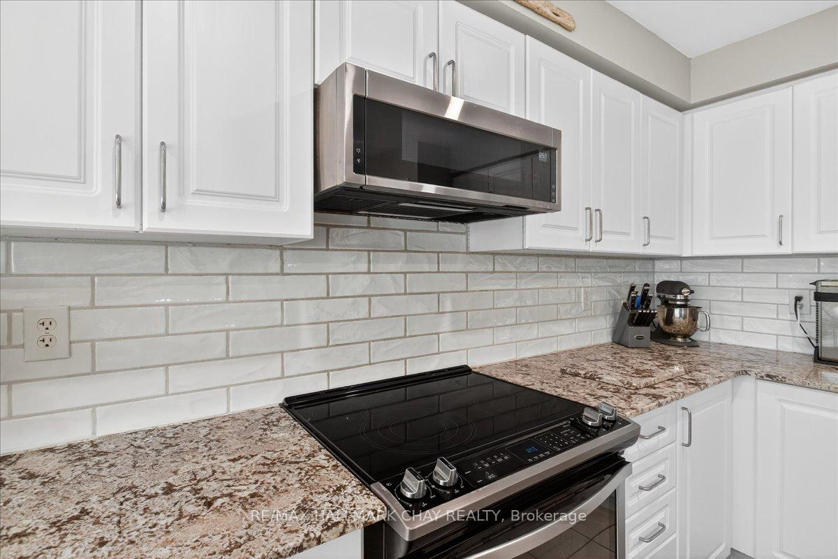 Photo 11 of 35 Diana Way, Barrie, Innis-Shore — HOMEH