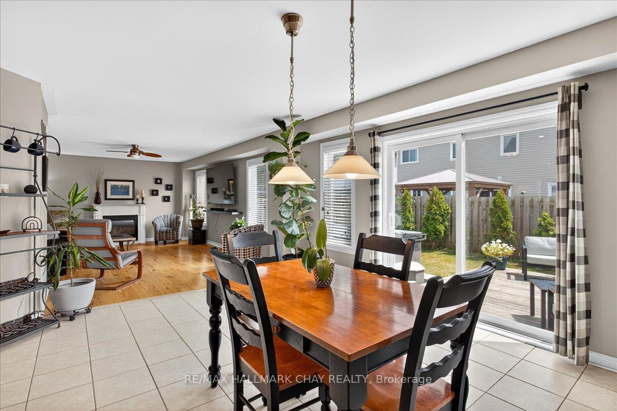 Photo 15 of 35 Diana Way, Barrie, Innis-Shore — HOMEH