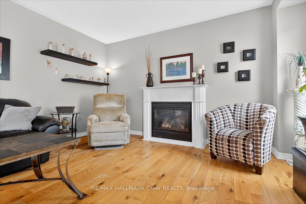 Photo 17 of 35 Diana Way, Barrie, Innis-Shore — HOMEH