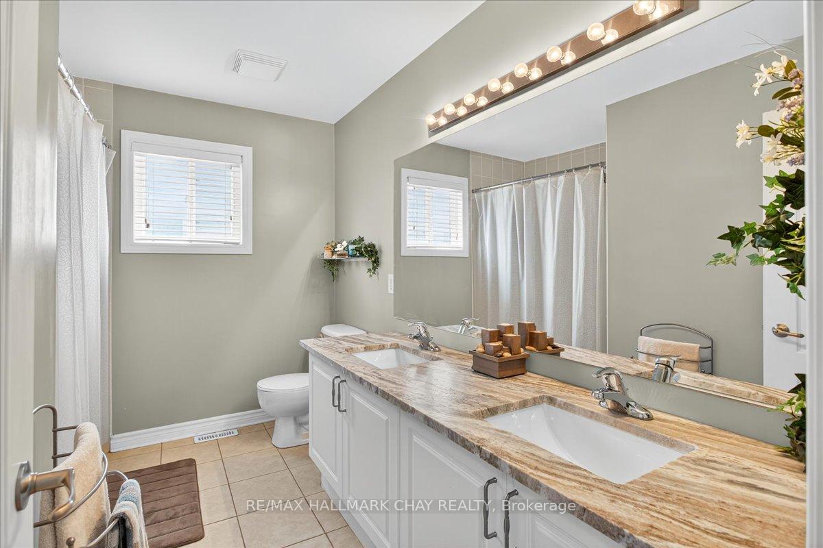 Photo 32 of 35 Diana Way, Barrie, Innis-Shore — HOMEH
