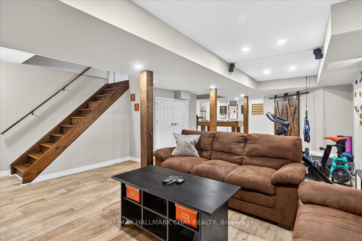 Photo 36 of 35 Diana Way, Barrie, Innis-Shore — HOMEH