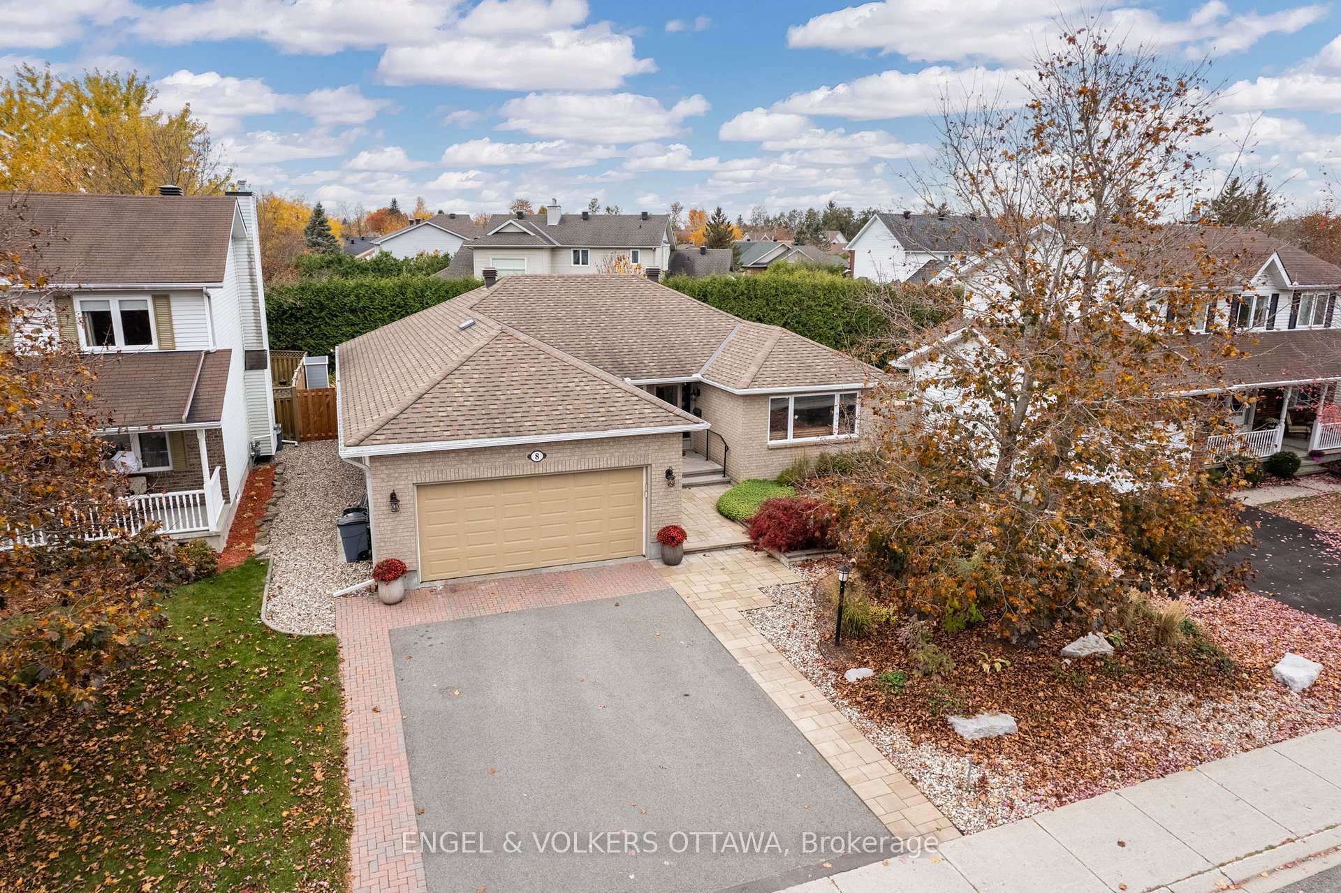 Photo 2 of 8 Randall James Drive, Ottawa, Stittsville (Central) — HOMEH