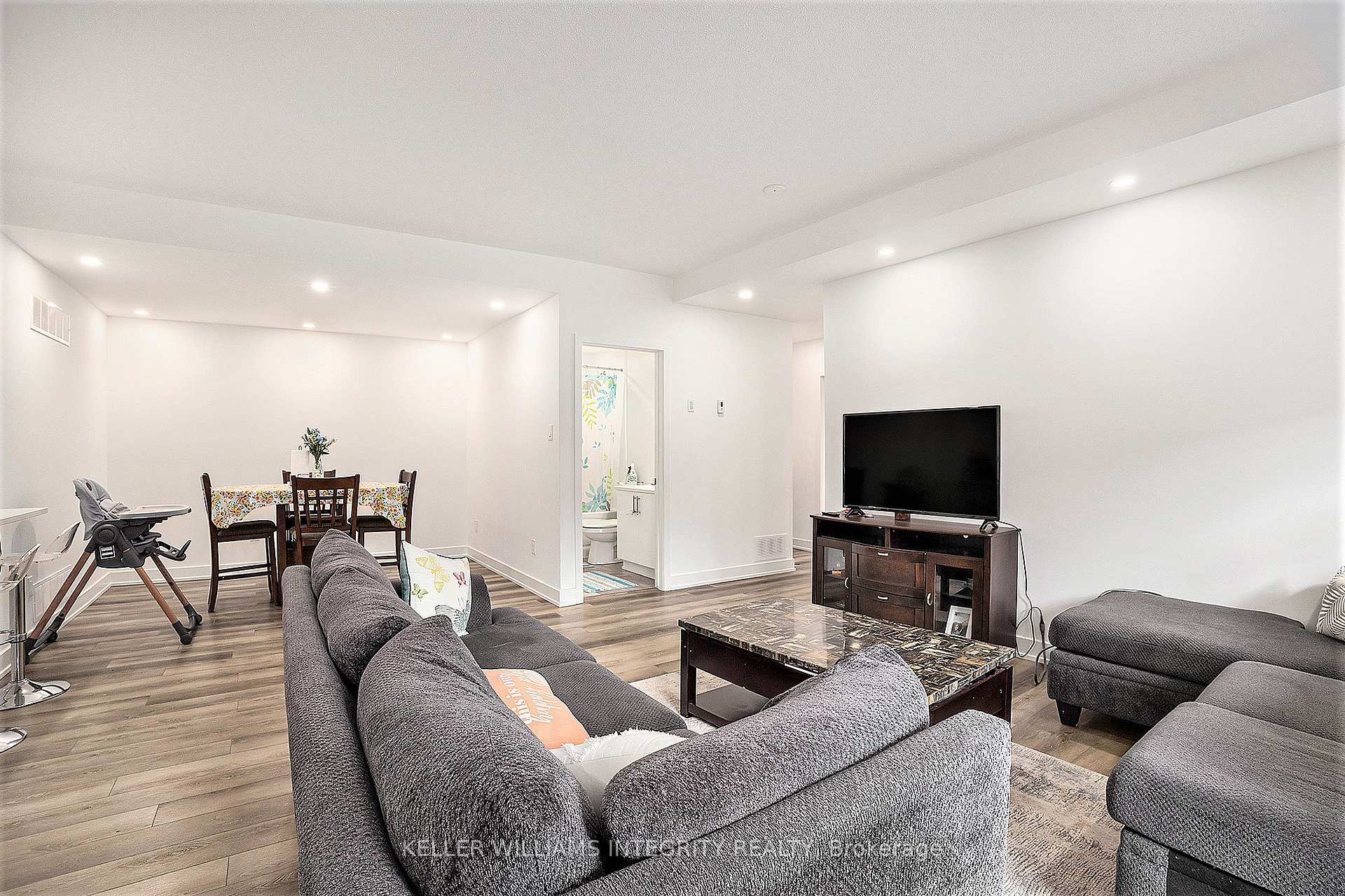 Photo 3 of Unit E, 390 Rolling Meadow Crescent E, Ottawa, Mer Bleue/Bradley Estates/Anderson Park — HOMEH