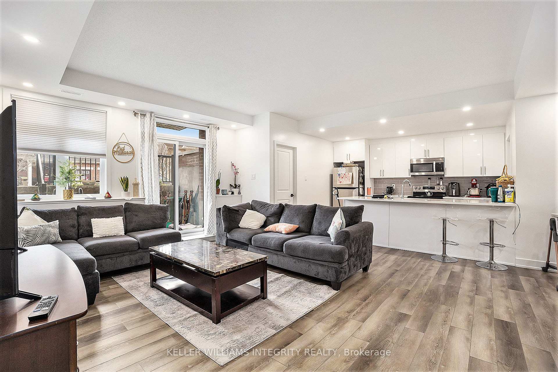 Photo 4 of Unit E, 390 Rolling Meadow Crescent E, Ottawa, Mer Bleue/Bradley Estates/Anderson Park — HOMEH