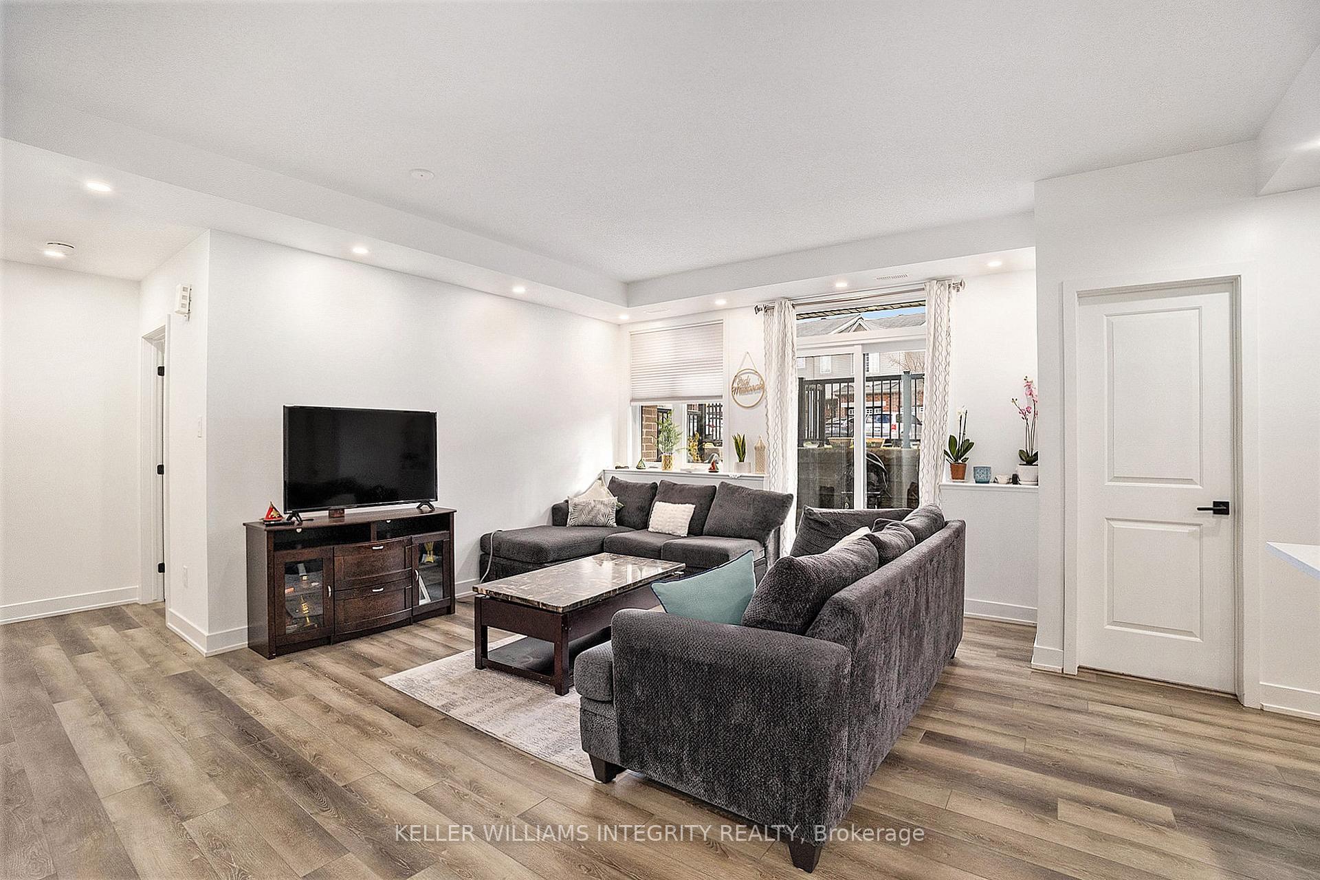 Photo 5 of Unit E, 390 Rolling Meadow Crescent E, Ottawa, Mer Bleue/Bradley Estates/Anderson Park — HOMEH