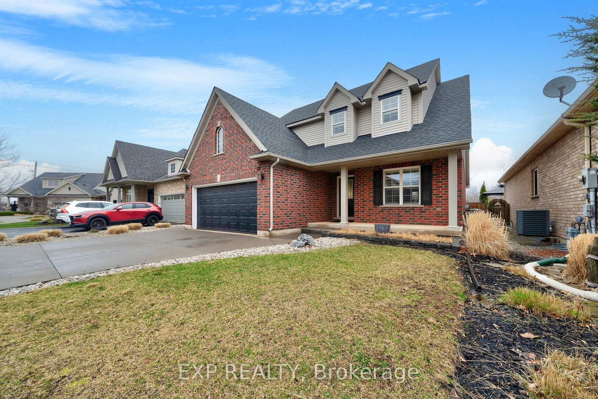Photo 2 of 23 Wilfrid Laurier Crescent, St. Catharines, Secord Woods — HOMEH