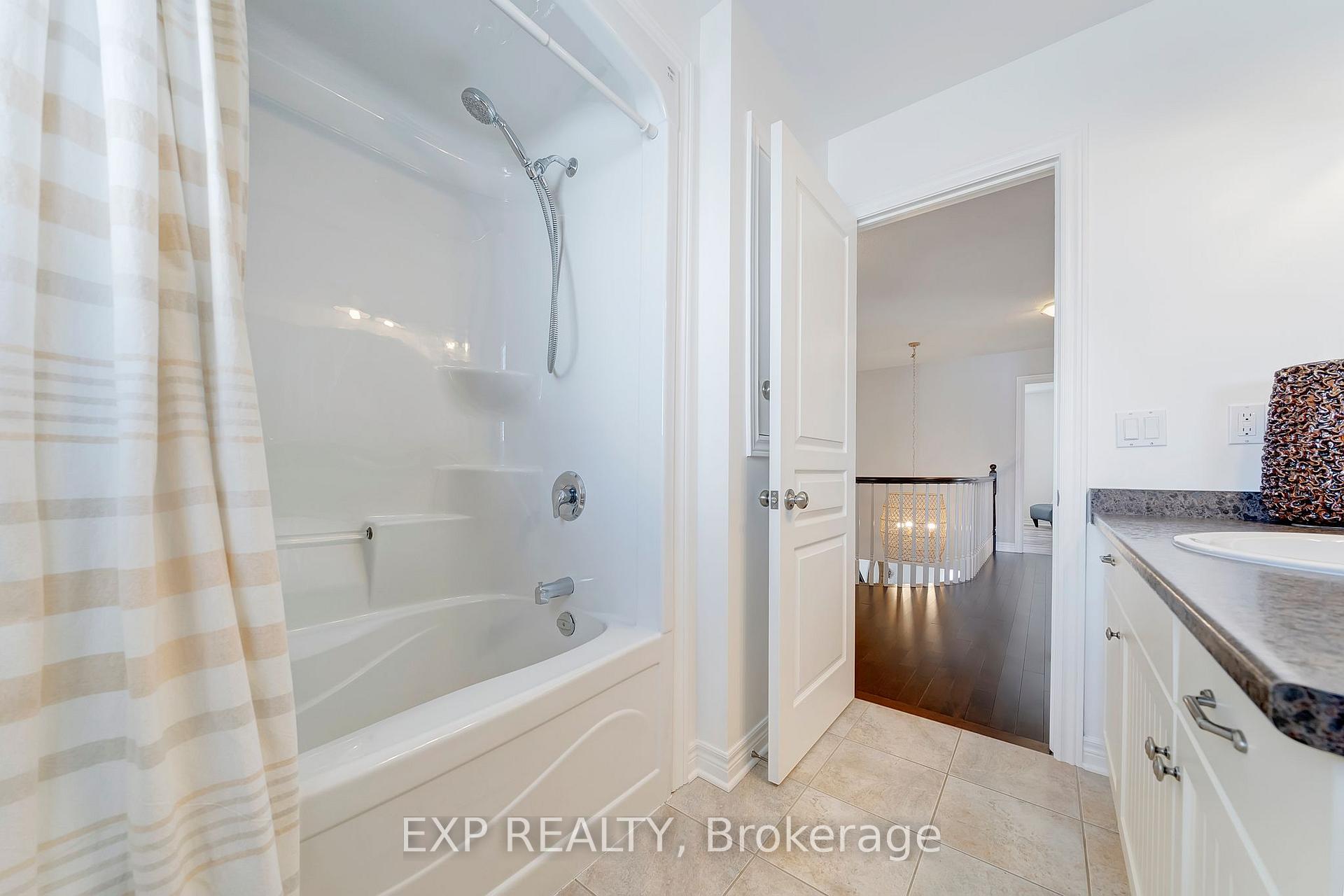 Photo 21 of 23 Wilfrid Laurier Crescent, St. Catharines, Secord Woods — HOMEH