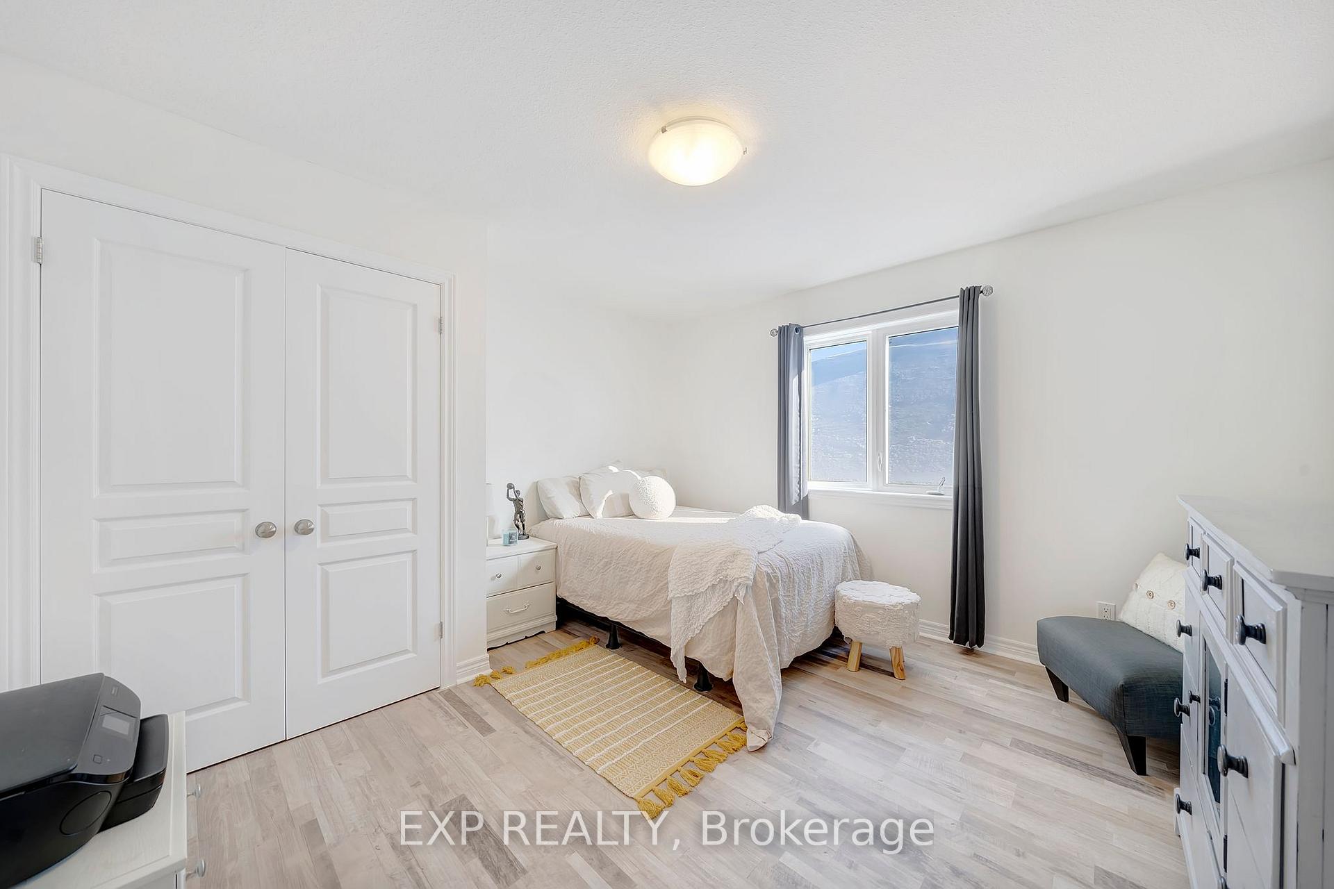 Photo 24 of 23 Wilfrid Laurier Crescent, St. Catharines, Secord Woods — HOMEH
