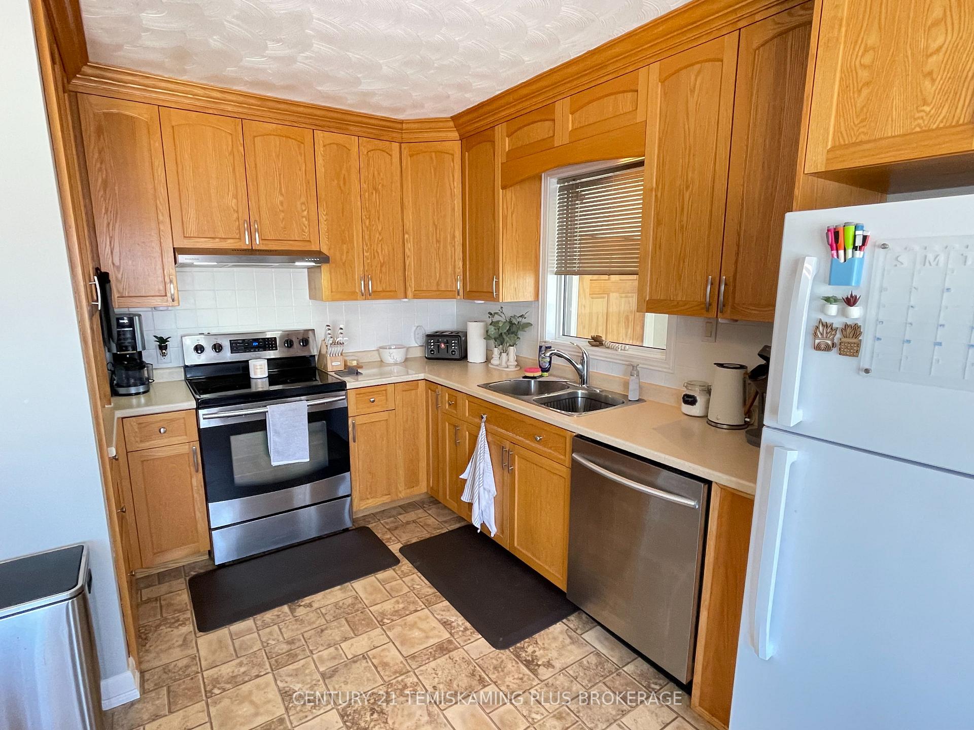 Photo 9 of 43 Tenth Street E, Armstrong, Earlton — HOMEH