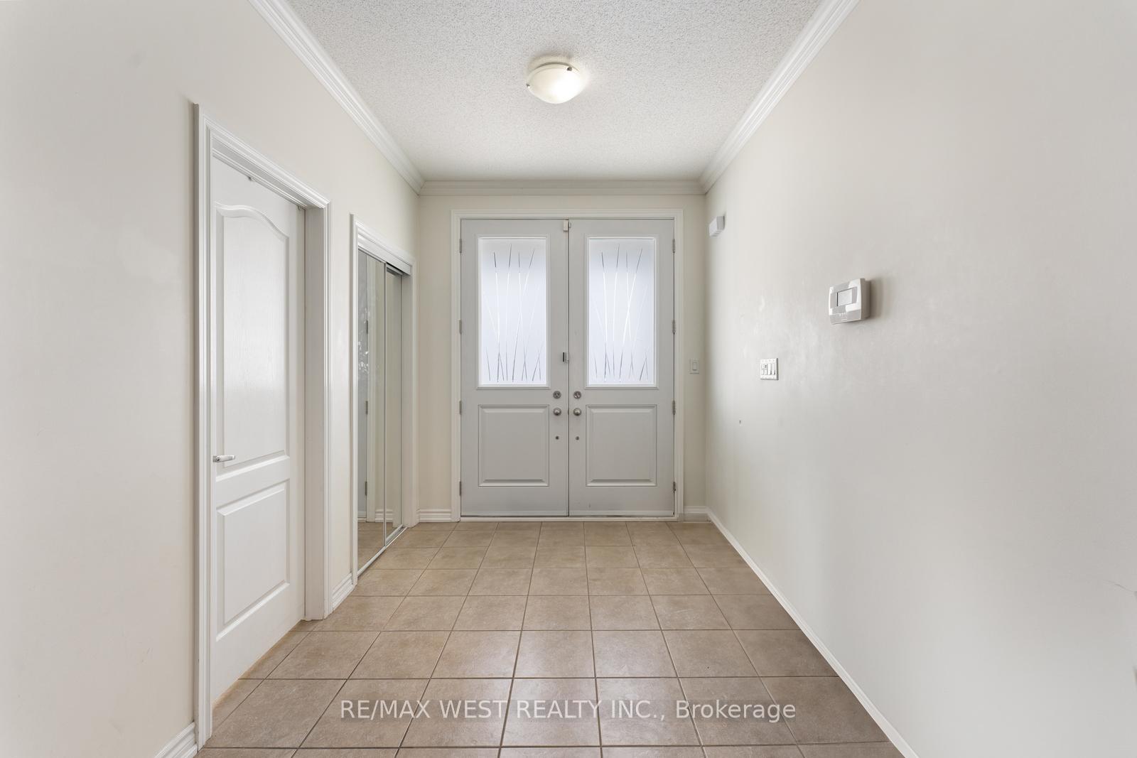 Photo 4 of 33 Lone Rock Circle, Brampton, Bram East — HOMEH