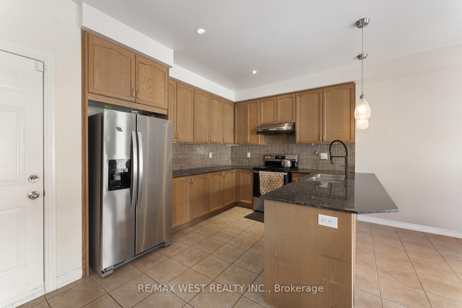 Photo 7 of 33 Lone Rock Circle, Brampton, Bram East — HOMEH