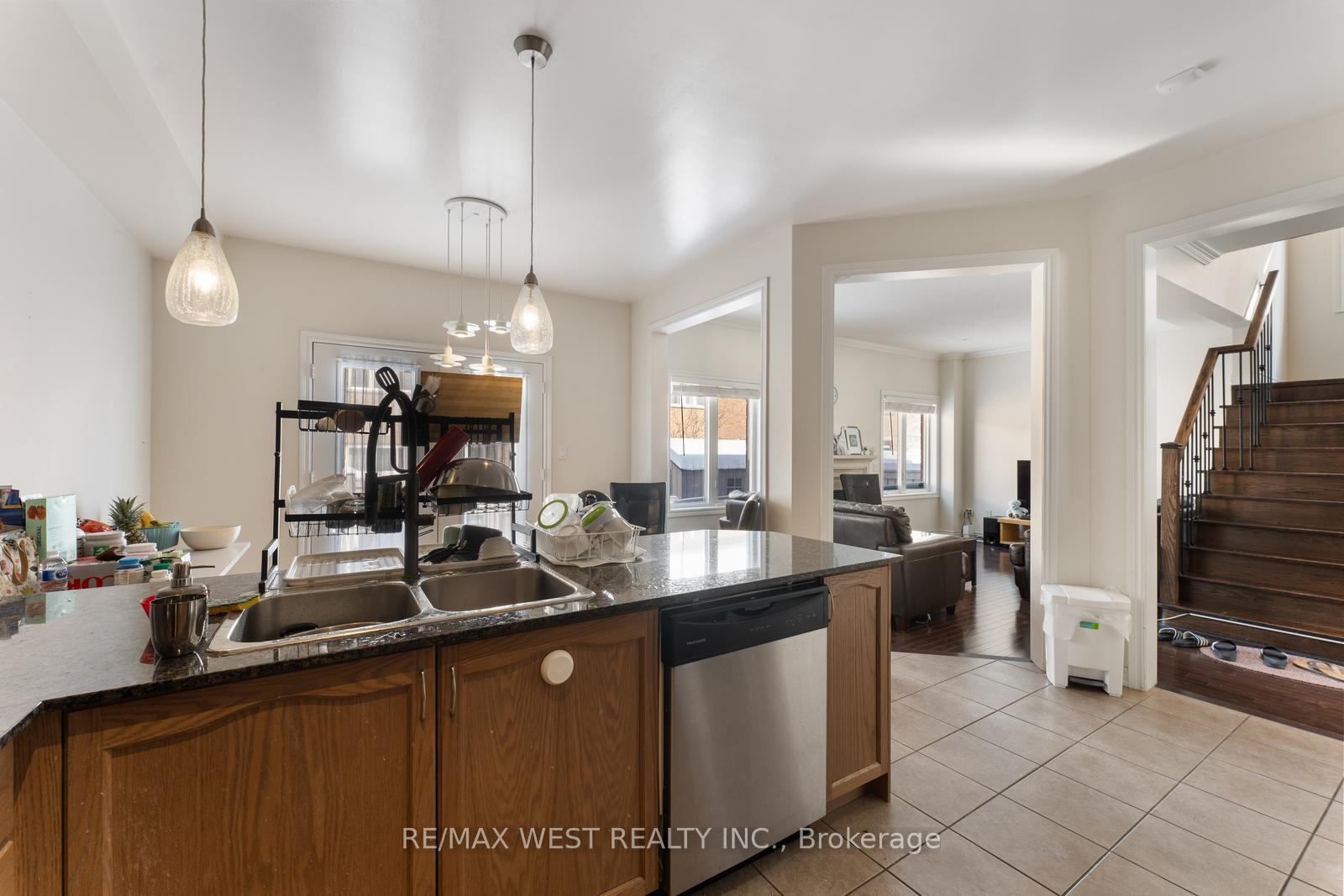 Photo 8 of 33 Lone Rock Circle, Brampton, Bram East — HOMEH
