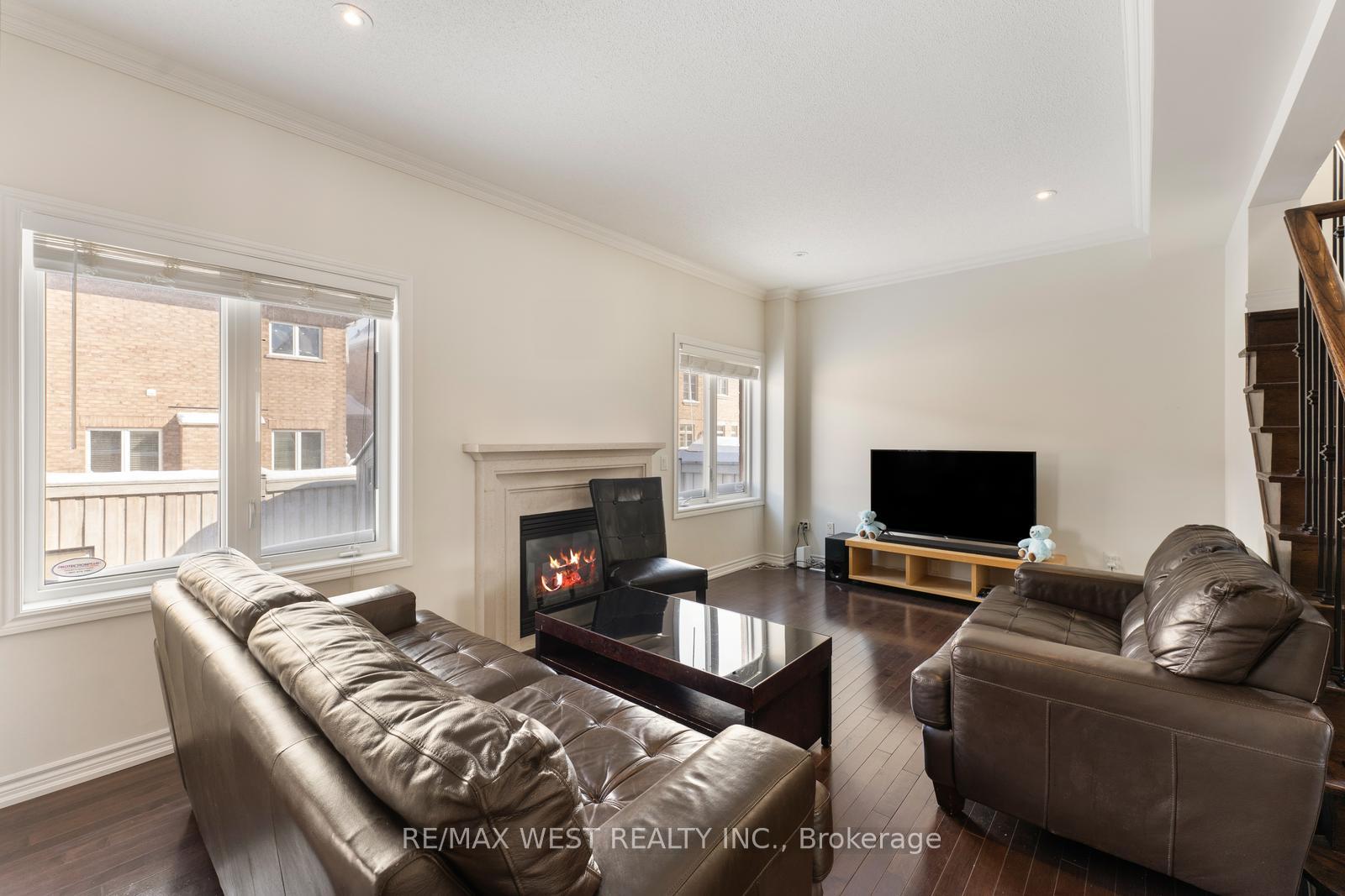 Photo 12 of 33 Lone Rock Circle, Brampton, Bram East — HOMEH