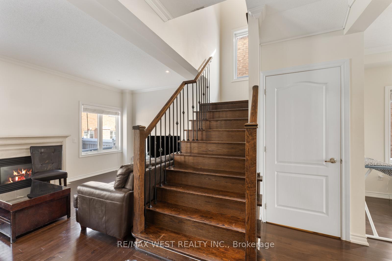 Photo 15 of 33 Lone Rock Circle, Brampton, Bram East — HOMEH