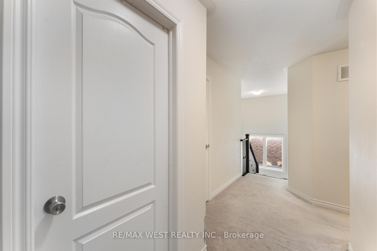 Photo 16 of 33 Lone Rock Circle, Brampton, Bram East — HOMEH