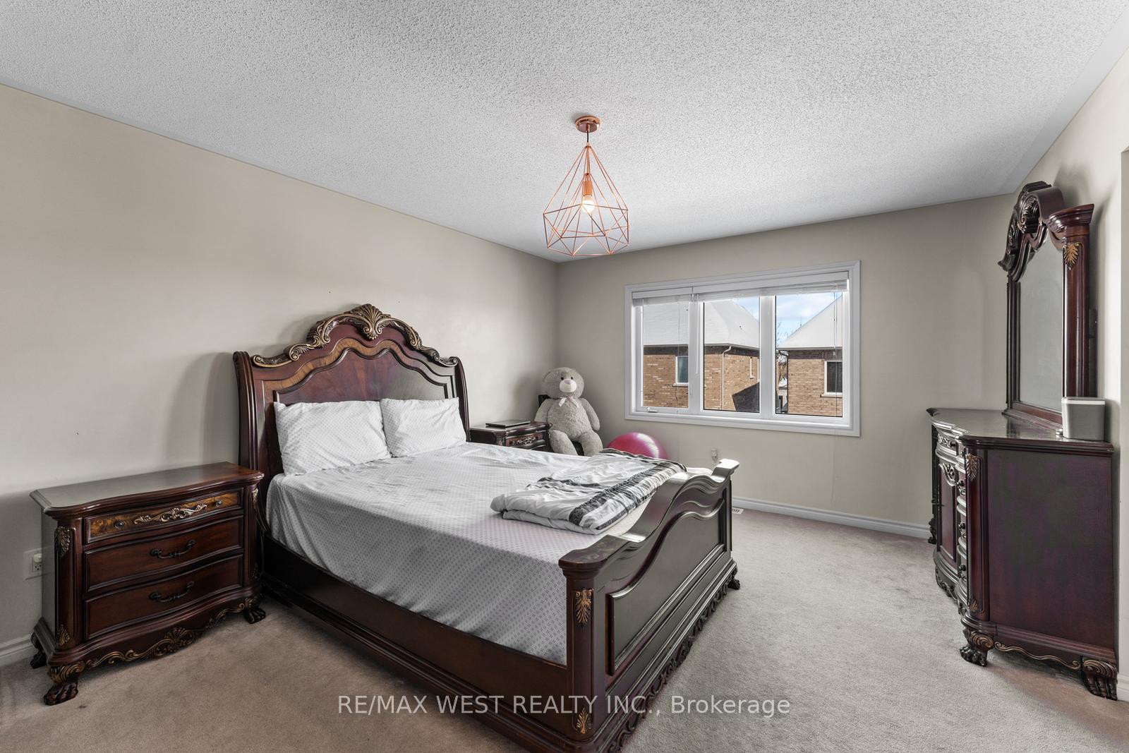 Photo 17 of 33 Lone Rock Circle, Brampton, Bram East — HOMEH