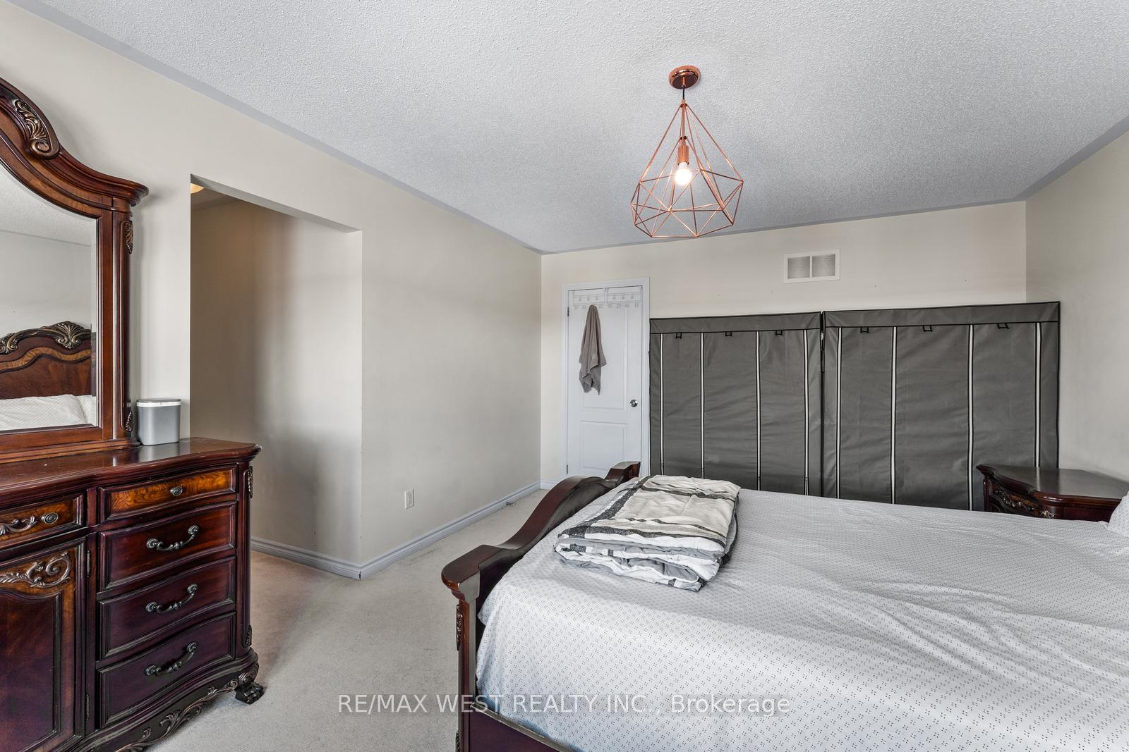 Photo 18 of 33 Lone Rock Circle, Brampton, Bram East — HOMEH