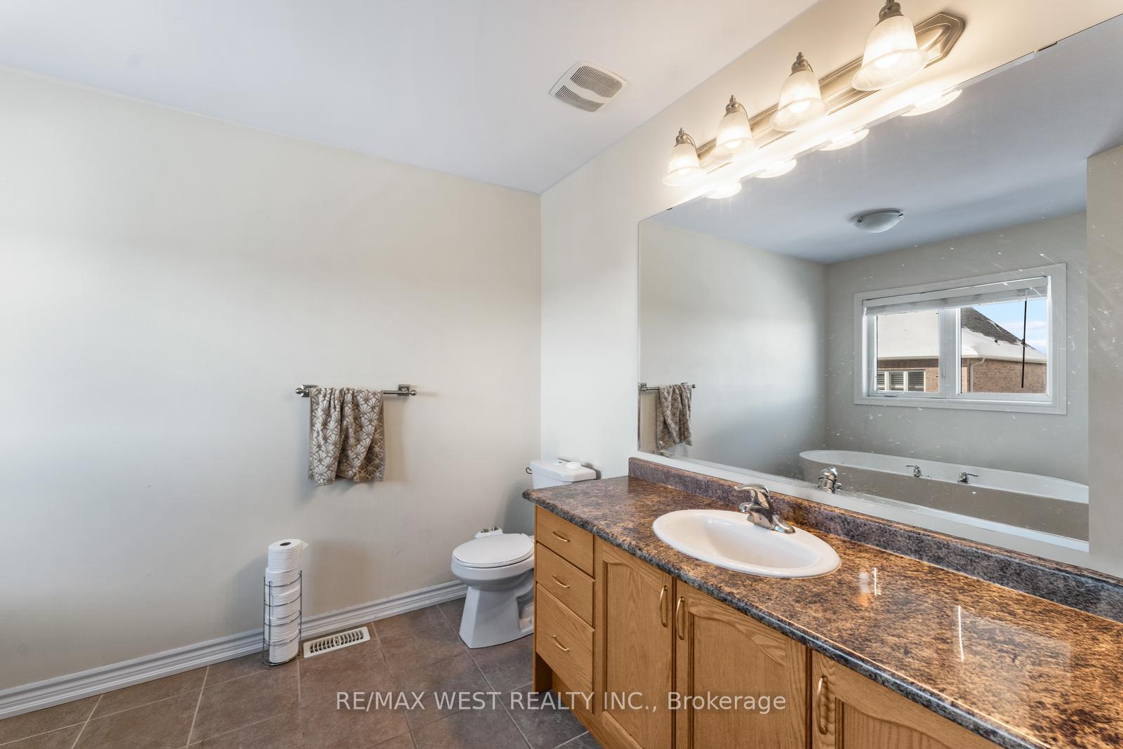 Photo 19 of 33 Lone Rock Circle, Brampton, Bram East — HOMEH