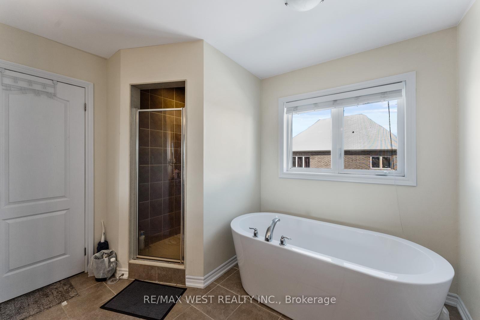 Photo 20 of 33 Lone Rock Circle, Brampton, Bram East — HOMEH