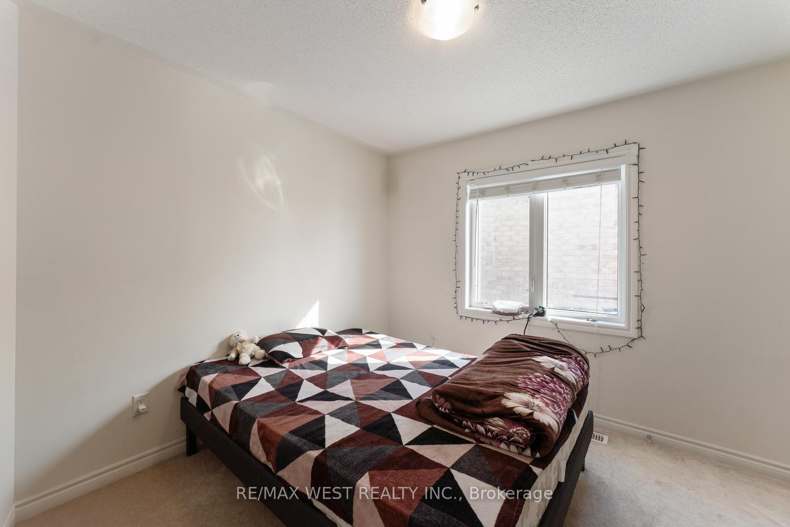 Photo 23 of 33 Lone Rock Circle, Brampton, Bram East — HOMEH