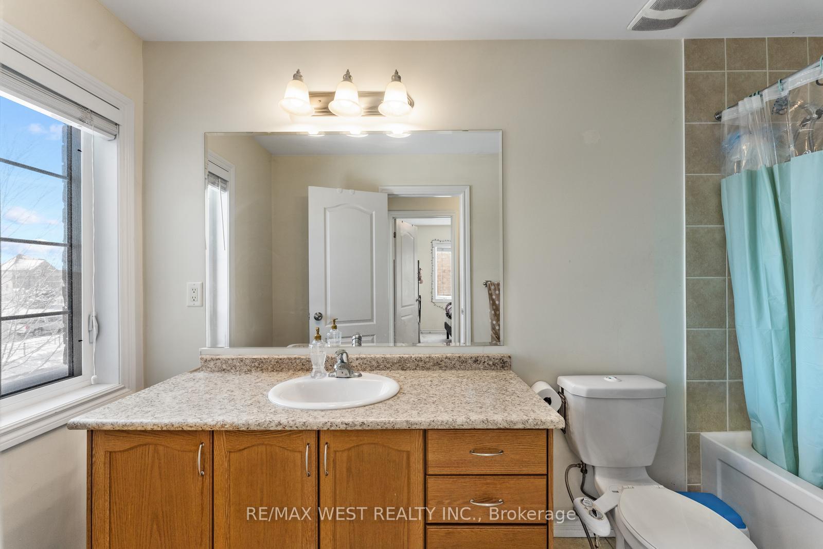 Photo 24 of 33 Lone Rock Circle, Brampton, Bram East — HOMEH