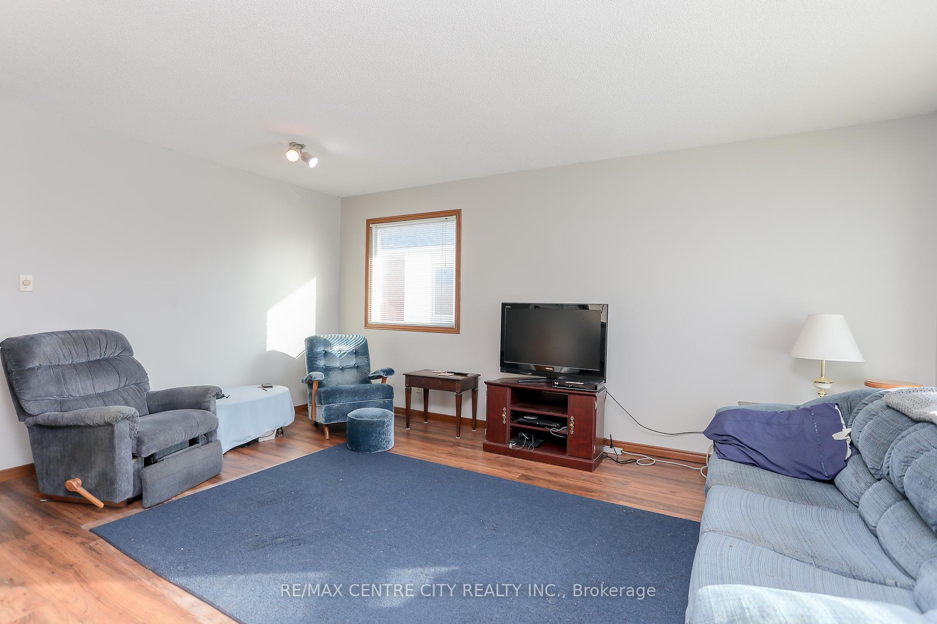 Photo 3 of 8 Rickwood Place, St. Thomas — HOMEH