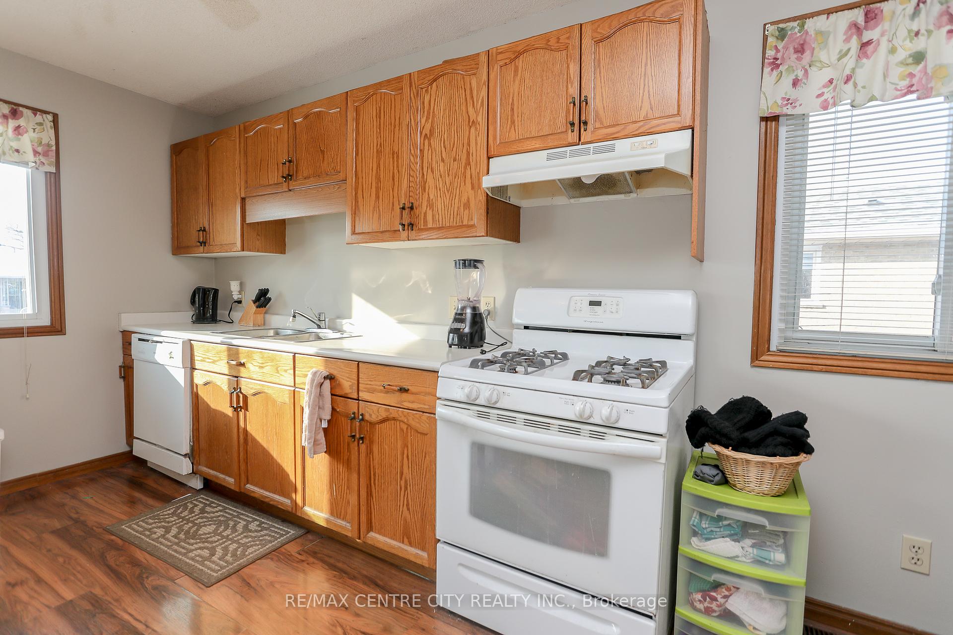 Photo 9 of 8 Rickwood Place, St. Thomas — HOMEH
