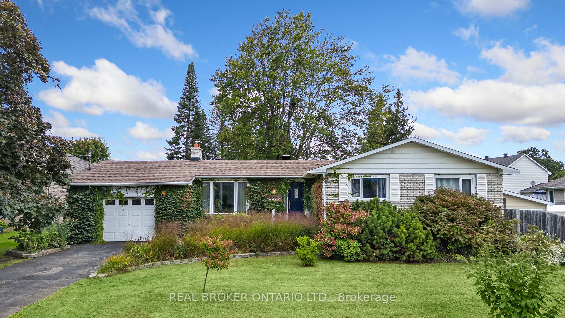 Photo 2 of 6233 Perth Street, Ottawa, Richmond — HOMEH