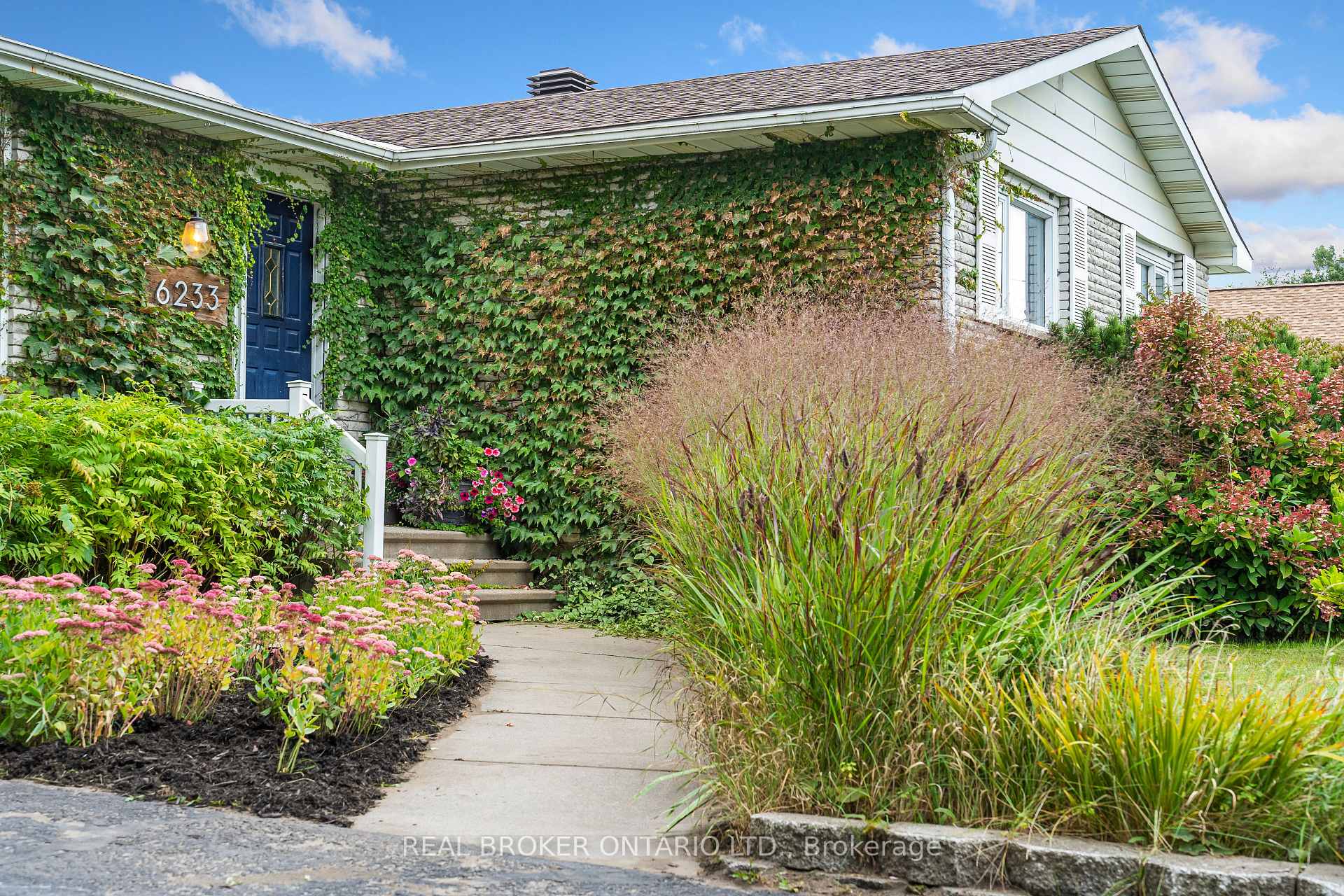 Photo 3 of 6233 Perth Street, Ottawa, Richmond — HOMEH