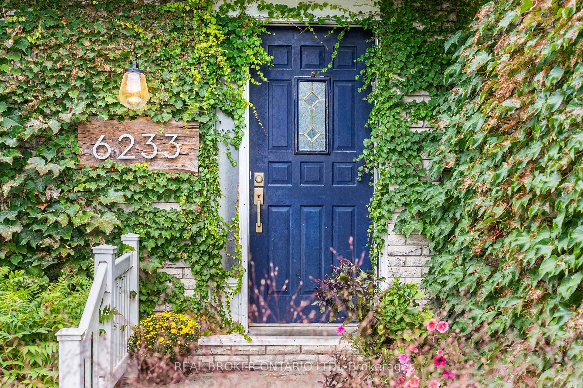 Photo 4 of 6233 Perth Street, Ottawa, Richmond — HOMEH
