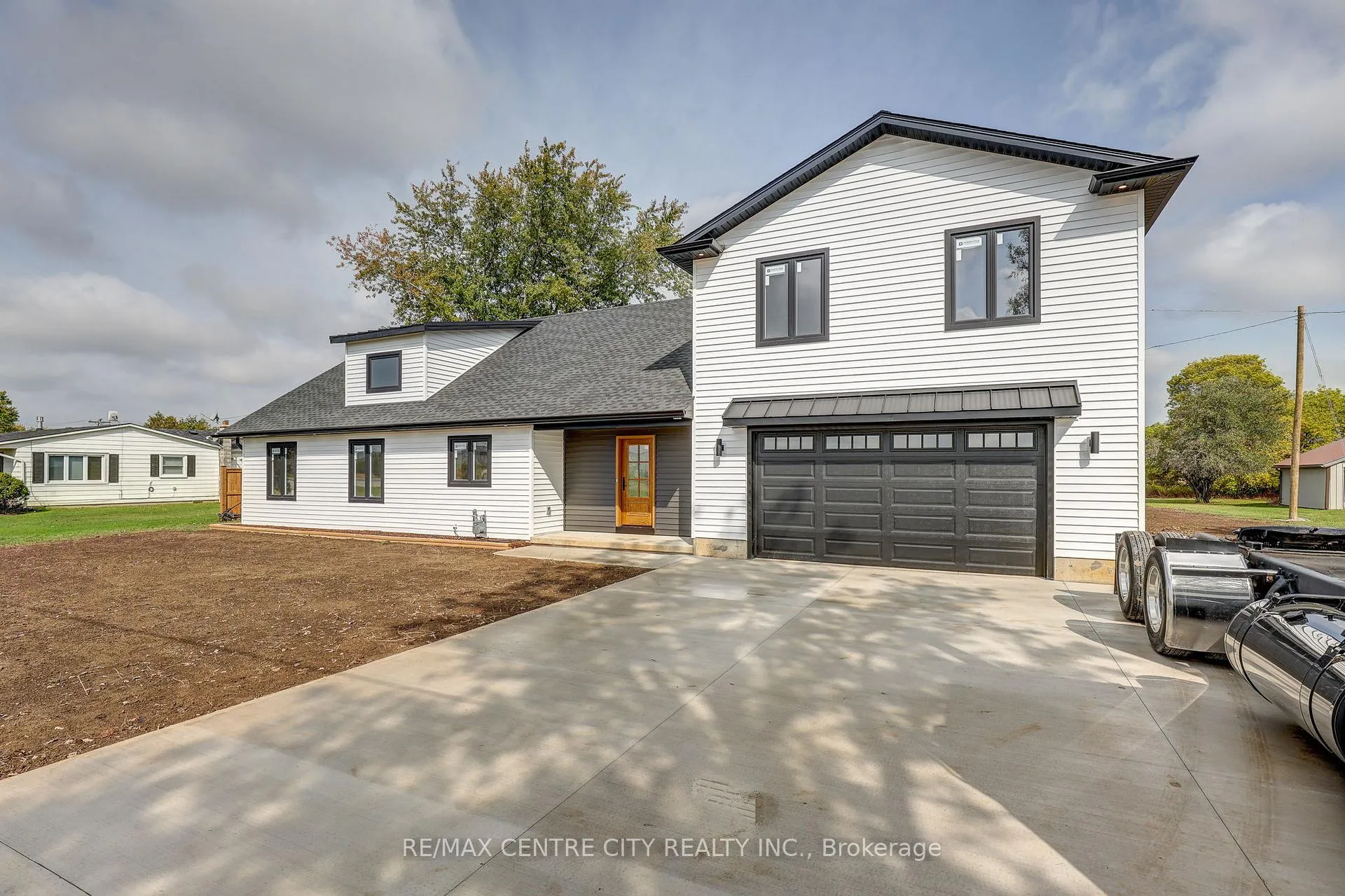 Photo 4 of 45118 Talbot Line, Central Elgin, Rural Central Elgin — HOMEH