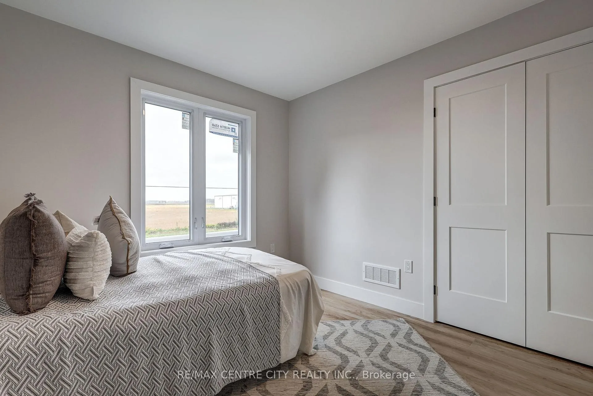 Photo 38 of 45118 Talbot Line, Central Elgin, Rural Central Elgin — HOMEH
