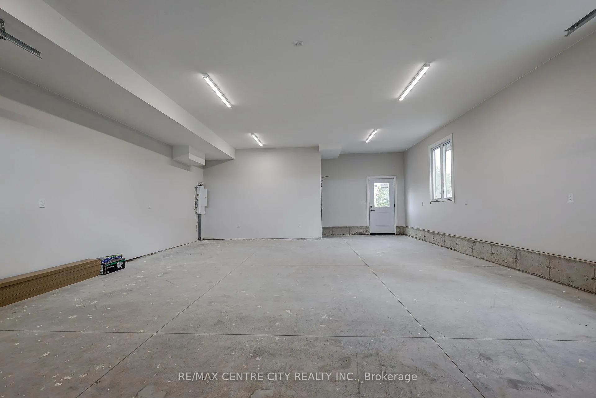 Photo 40 of 45118 Talbot Line, Central Elgin, Rural Central Elgin — HOMEH