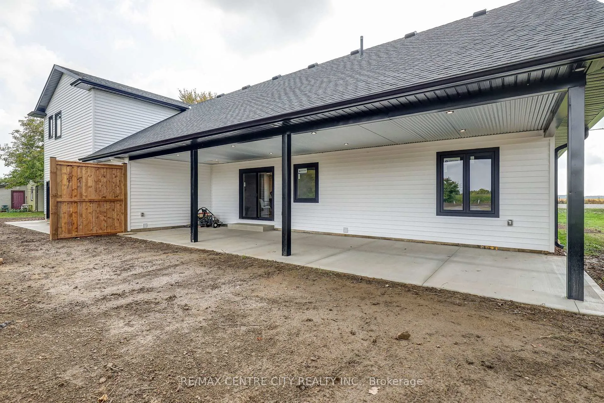 Photo 43 of 45118 Talbot Line, Central Elgin, Rural Central Elgin — HOMEH