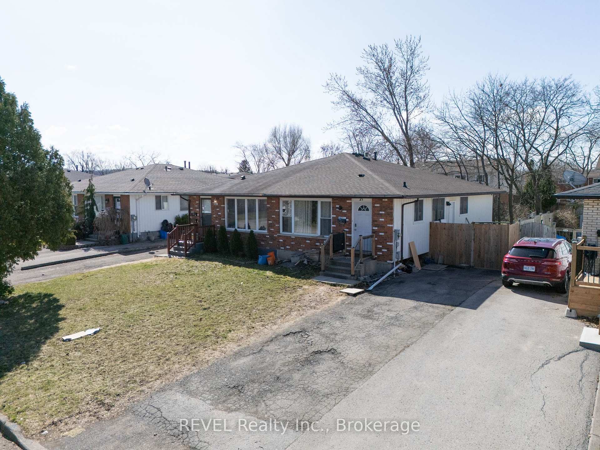 Photo 2 of 19 Flower Street, St. Catharines, Western Hill — HOMEH