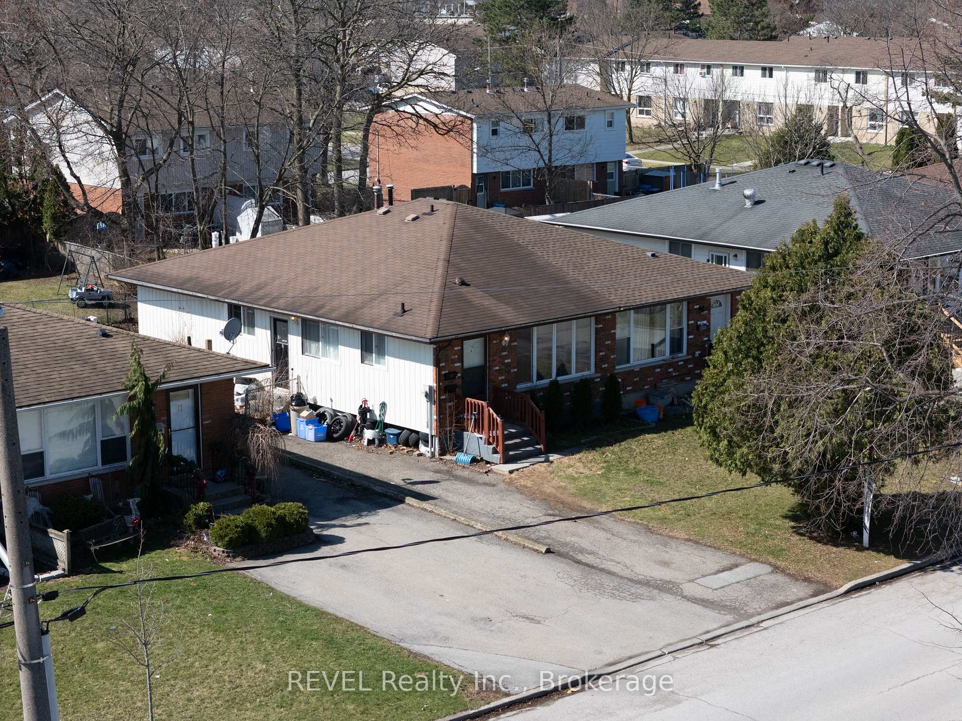 Photo 3 of 19 Flower Street, St. Catharines, Western Hill — HOMEH