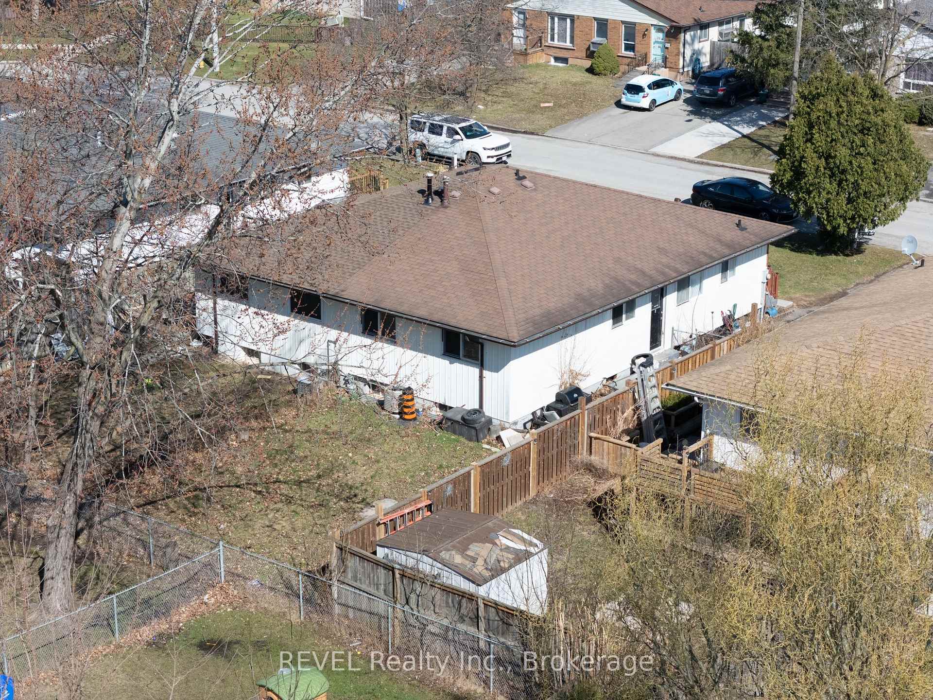 Photo 5 of 19 Flower Street, St. Catharines, Western Hill — HOMEH