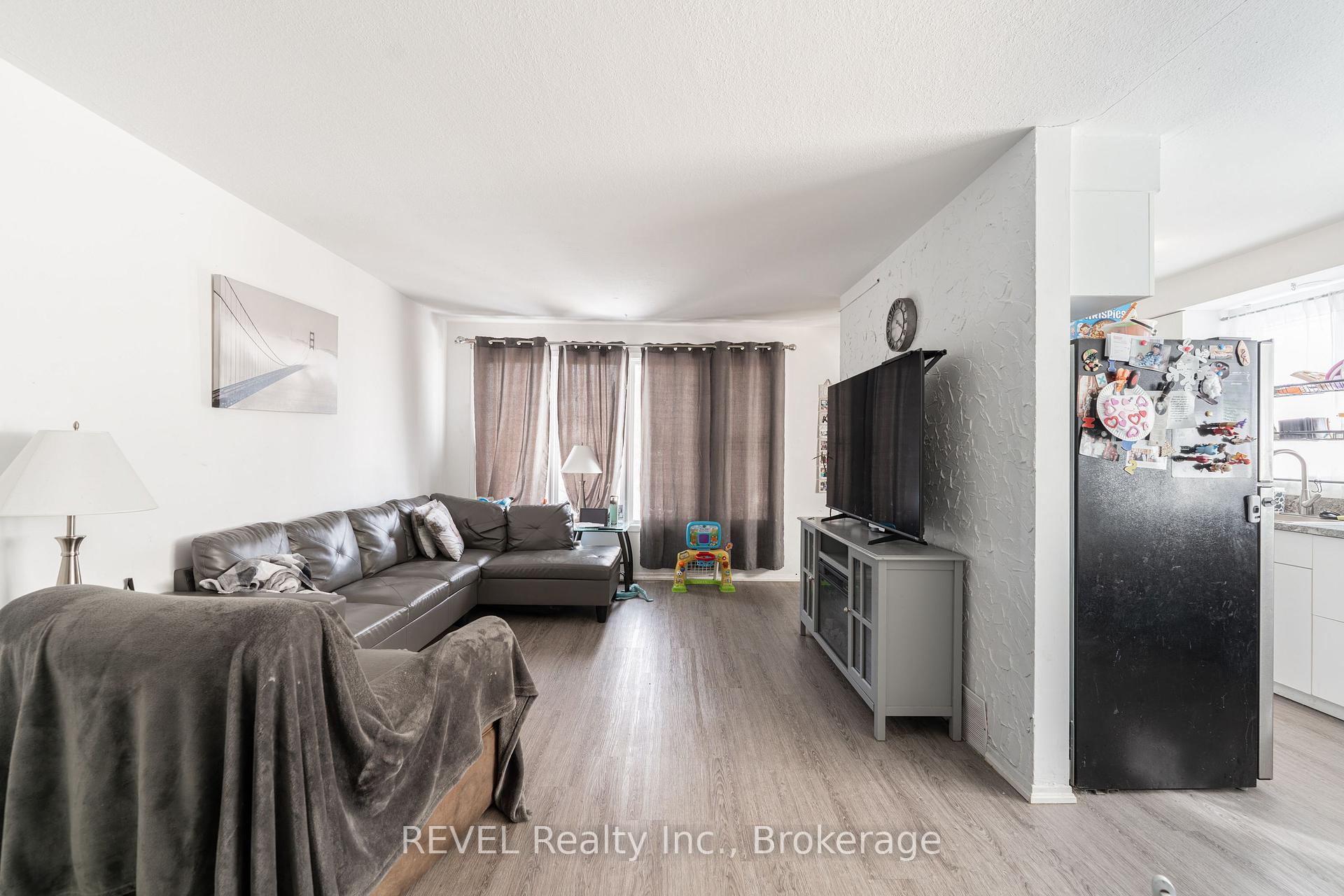 Photo 8 of 19 Flower Street, St. Catharines, Western Hill — HOMEH