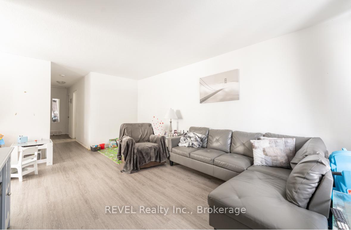 Photo 9 of 19 Flower Street, St. Catharines, Western Hill — HOMEH